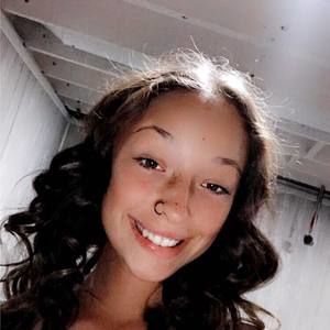 Meet your Posher, Carlee